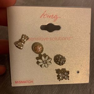 Mismatch earrings